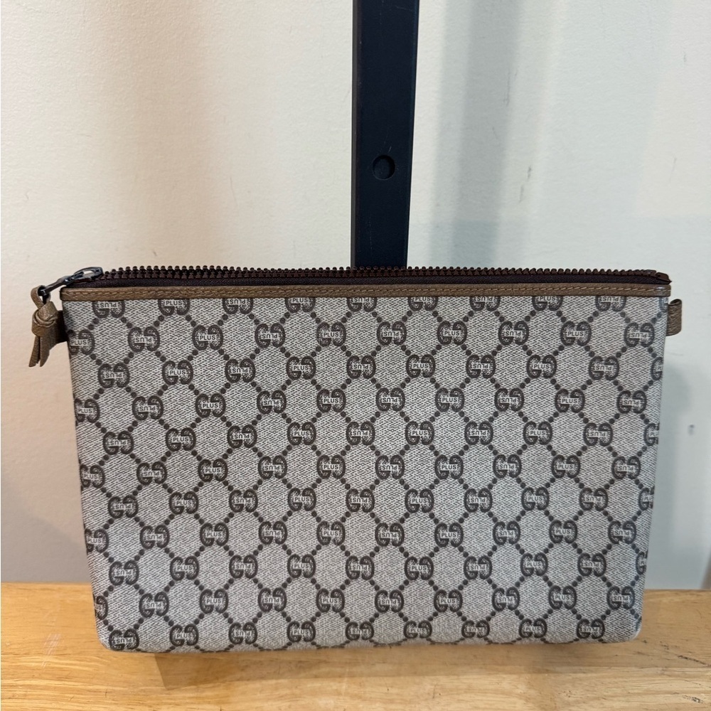 Gucci Brown Toiletry Bag with Monogram Design - Picture 2 of 13